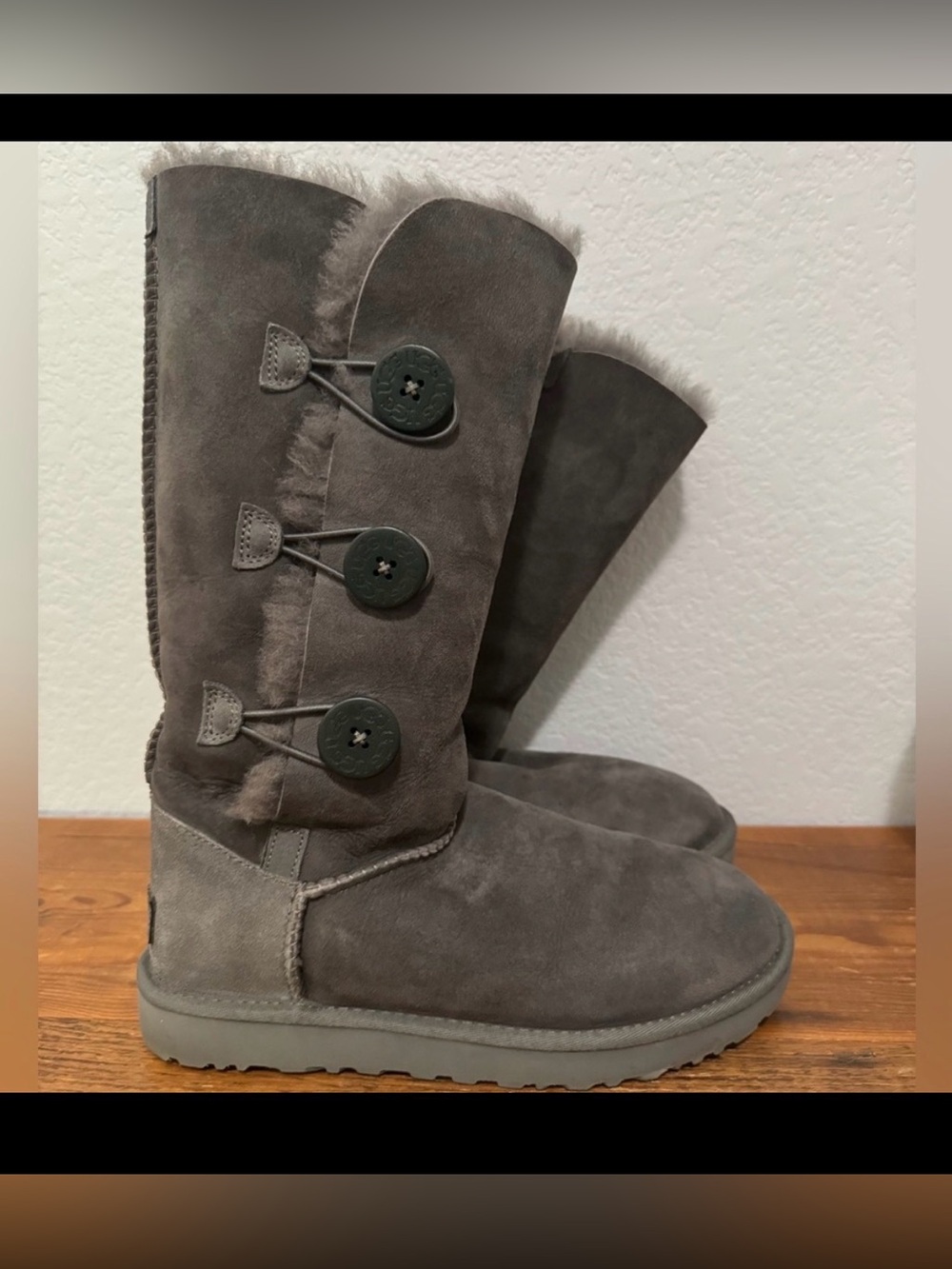 UGGS BAILEY TRIPLET 11 BOOT 3 BUTTON GRAY SUEDE SHEEPSKIN WARM COLD WEATHER SZ 8